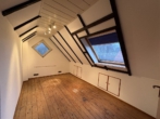 Spitzboden - Schöne Dachgeschosswohnung mit ausgebautem Spitzboden und Balkon in Falkenburg!