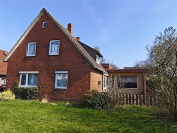 Berne-Ranzenbüttel: Einfamilienhaus mit Modernisierungsbedarf und großem Grundstück!, 27804 Berne, Einfamilienhaus