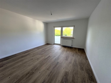 Erstbezug nach Renovierung: Kleine 2-Zimmer-Wohnung mit Balkon!, 27753 Delmenhorst, Wohnung