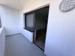 Blick auf den Balkon - Erstbezug nach Renovierung: Kleine 2-Zimmer-Wohnung mit Balkon!