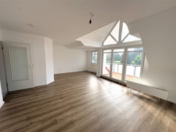 Äußerst gepflegte und helle Dachgeschosswohnung mit Balkon!, 27753 Delmenhorst, Dachgeschosswohnung
