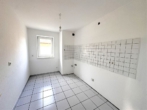 Blick in die Küche - Äußerst gepflegte und helle Dachgeschosswohnung mit Balkon!