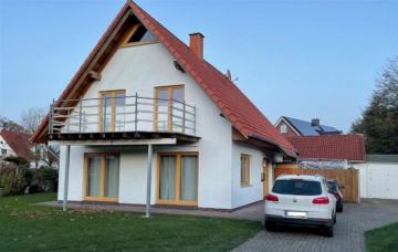 Wüsting: Geräumige 2-Zimmer-Wohnung in Bahnhofsnähe!, 27798 Hude, Dachgeschosswohnung