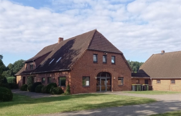 Außergewöhnliches Anwesen mit vielfältigen Nutzungsmöglichkeiten!, 27798 Hude (Oldenburg), Zweifamilienhaus