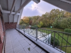 Blick auf den Balkon - Hude-Süd: Großzügige Doppelhaushälfte mit hochwertiger Ausstattung und Wintergarten in ruhiger Lage!