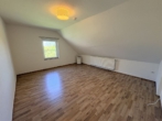 Schlafzimmer - Wüsting: 3-Zimmer-Obergeschosswohnung in ländlicher Lage mit Terrasse und Garage!