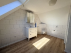 Tageslichtbad - Wüsting: 3-Zimmer-Obergeschosswohnung in ländlicher Lage mit Terrasse und Garage!