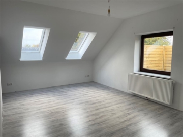 Hude-Wüsting: Geräumige Dachgeschosswohnung in ruhiger Wohngegend!, 27798 Hude (Oldenburg), Dachgeschosswohnung