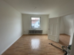 Wohnzimmer - Charmante Altbauwohnung in zentraler Lage von Hude!