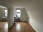 Zimmer rechts - Charmante Altbauwohnung in zentraler Lage von Hude!