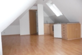 Wohnbereich - Kleine Dachgeschosswohnung in zentraler Lage!